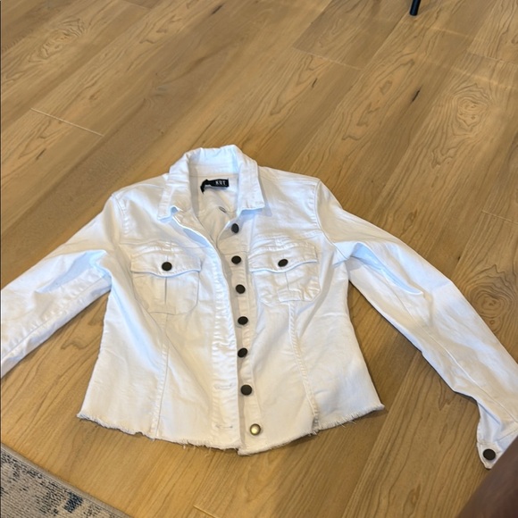 Kut from the Kloth Jackets & Blazers - Kut from the Kloth White Jean Jacket Tailored Fit
